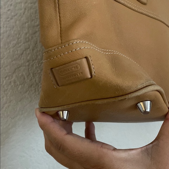 Vintage Coach Tan leather shoulder Handbag - Picture 5 of 13